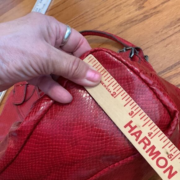 Mondani New York red handbag new with tags - Picture 9 of 10